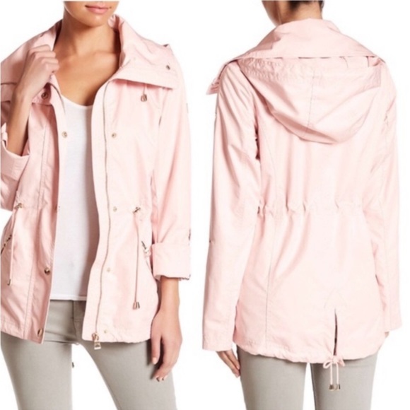 Guess Adjustable-Waist Hooded Anorak
Lightweight - Picture 2 of 3